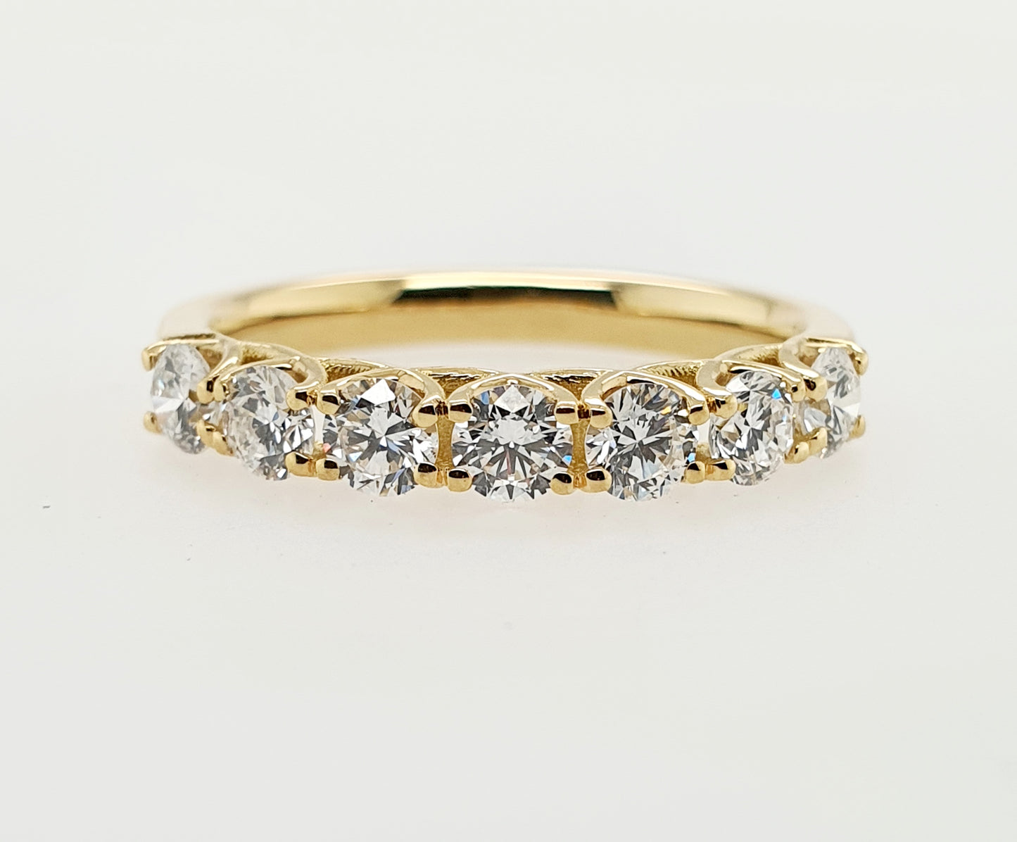 Round Scalloped Claw Set Band