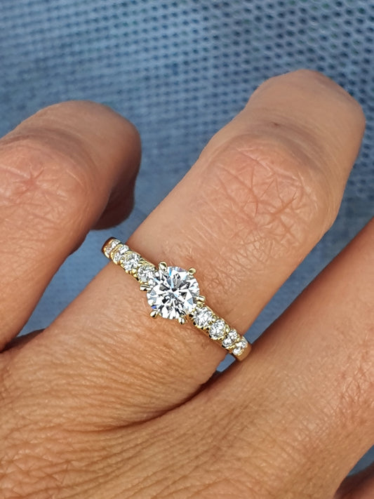 6 Claw with Side Diamonds