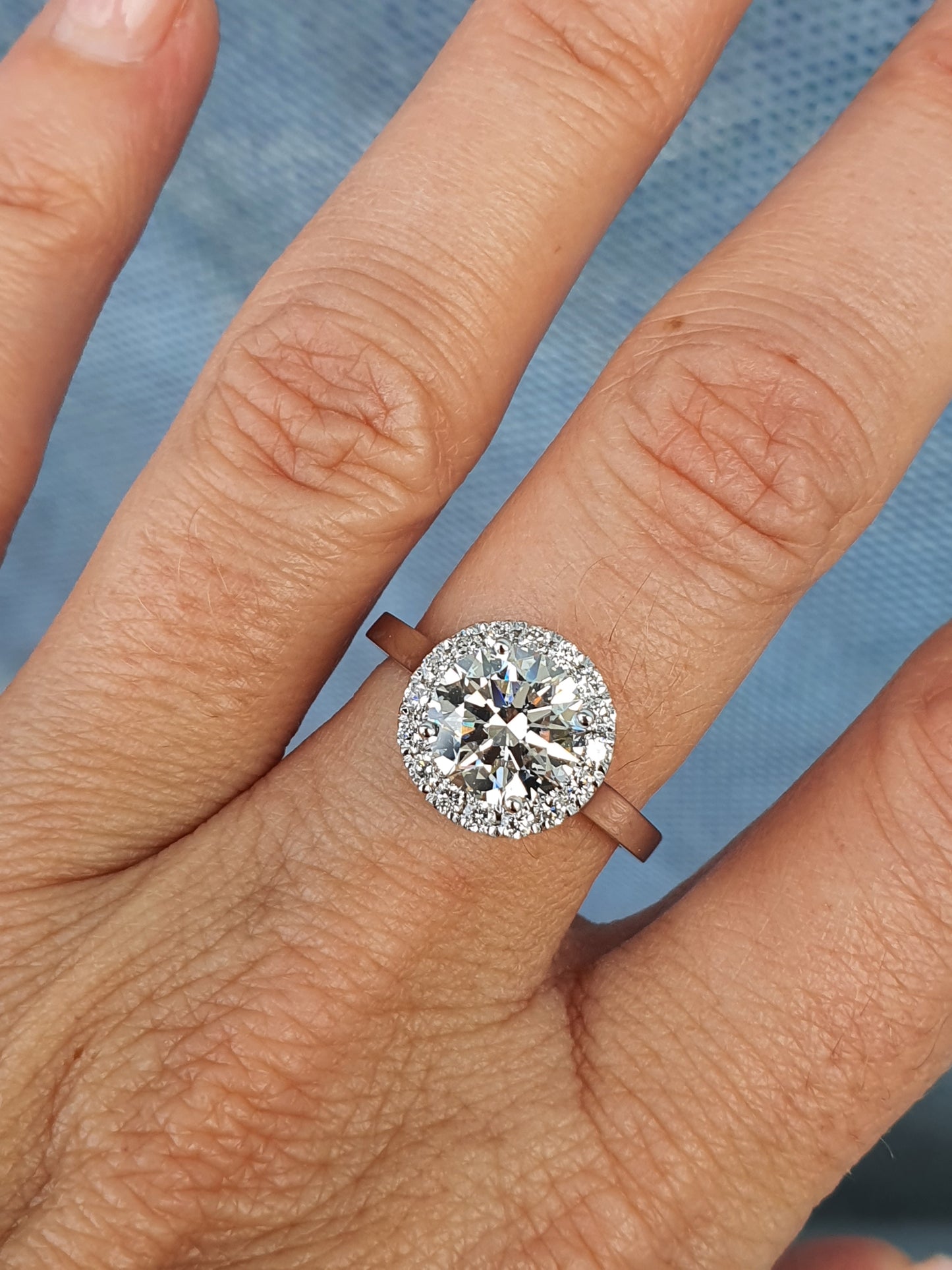 Round Halo Brilliant Sweep Up Diamond Ring