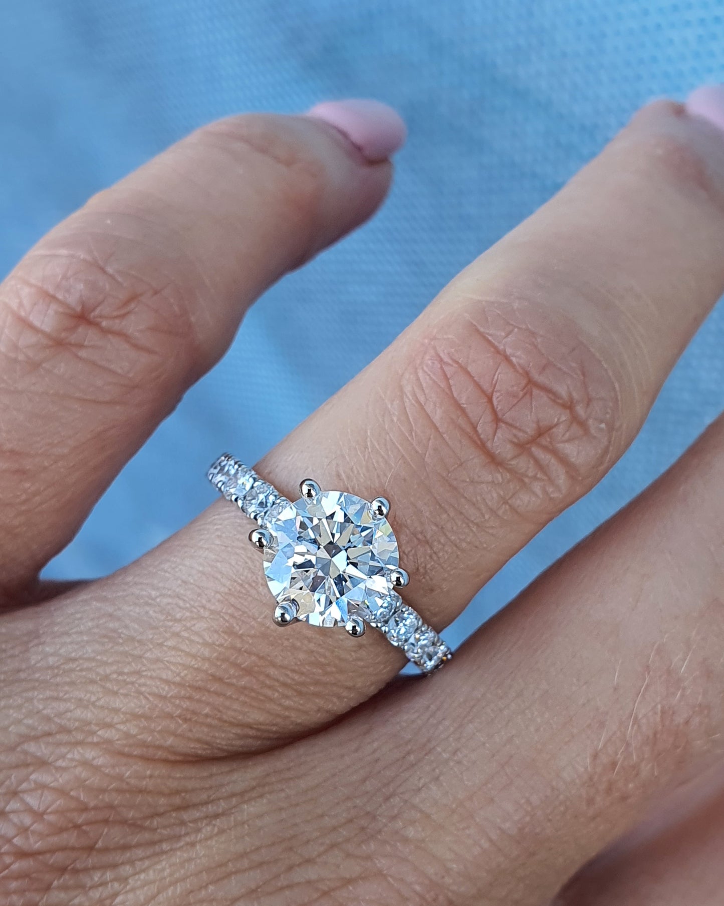 Round Brilliant Sweep Up Diamond Ring