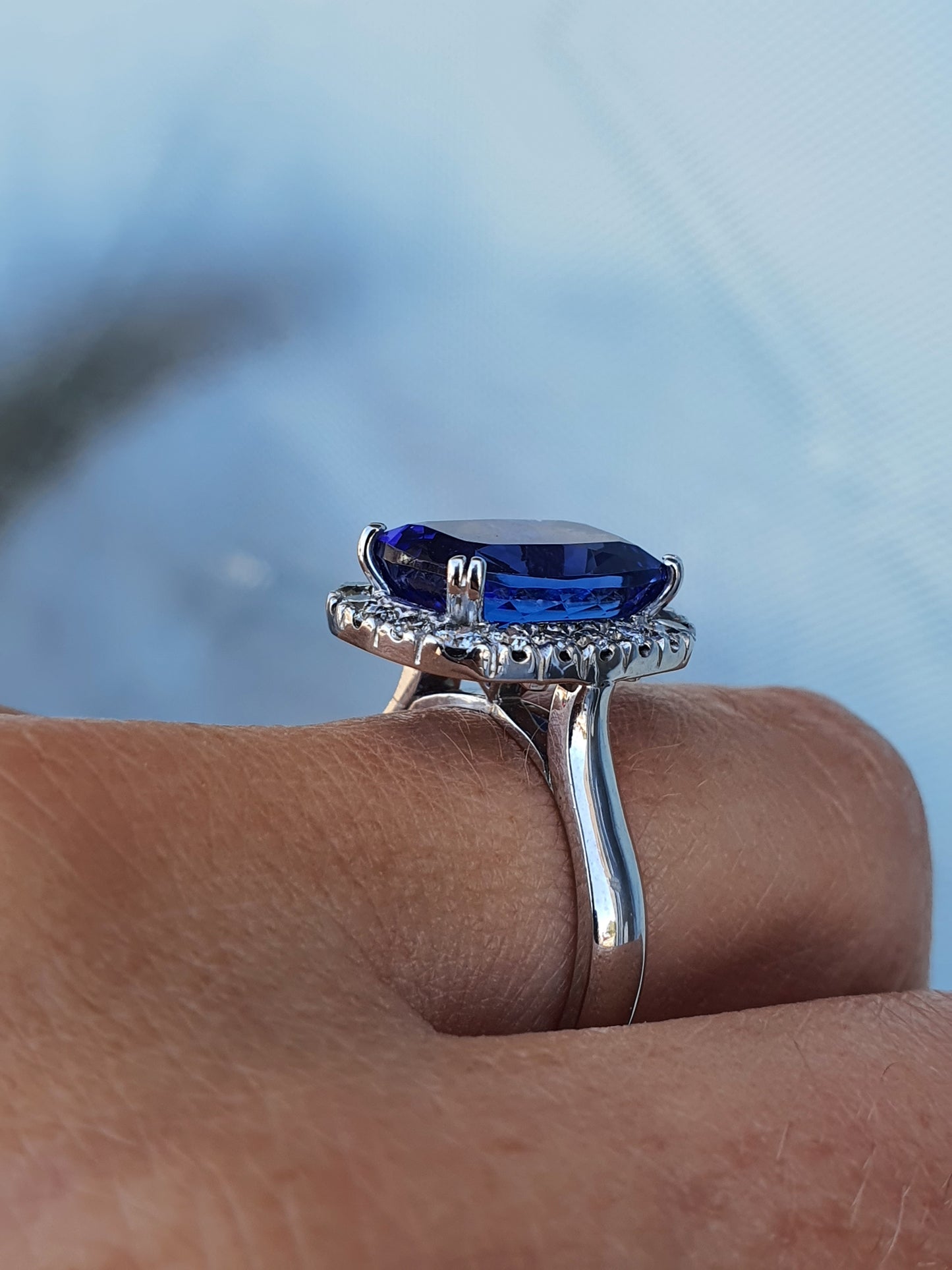 Tanzanite & Diamond Ring